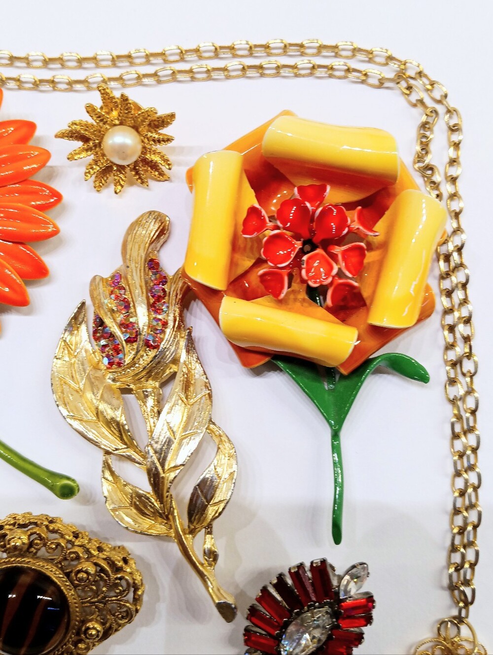Vintage Jewelry Lot Enamel Flowers Rhinestone Pin Earrings - Picture 7 of 14